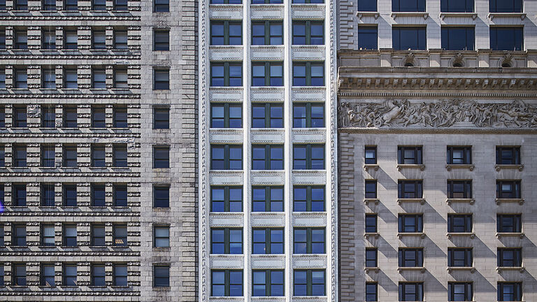 Exterior shot of the SAIC Lakeview Building.