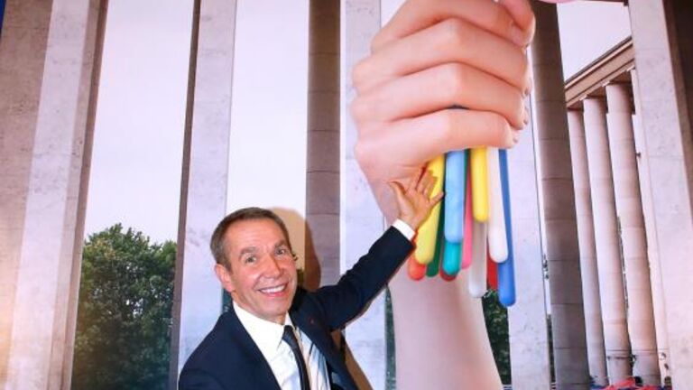 Jeff Koons with Tulips