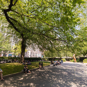 Large sunny garden filled with sculptures in downtown Chicago