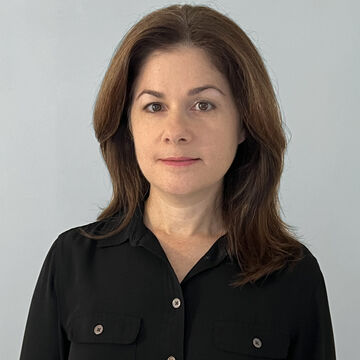 Headshot of an adult person