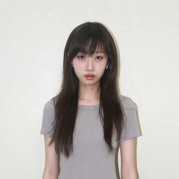 A headshot of SAIC photography student Yudie Zhang